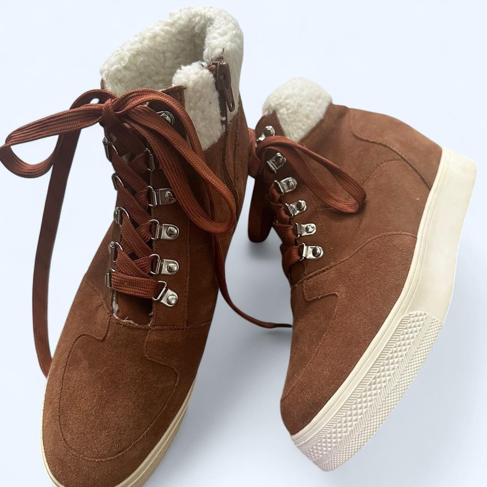 Steve Madden NWOT Women's Suede Wedge Sneaker Boots Faux Fur Lining Size 9